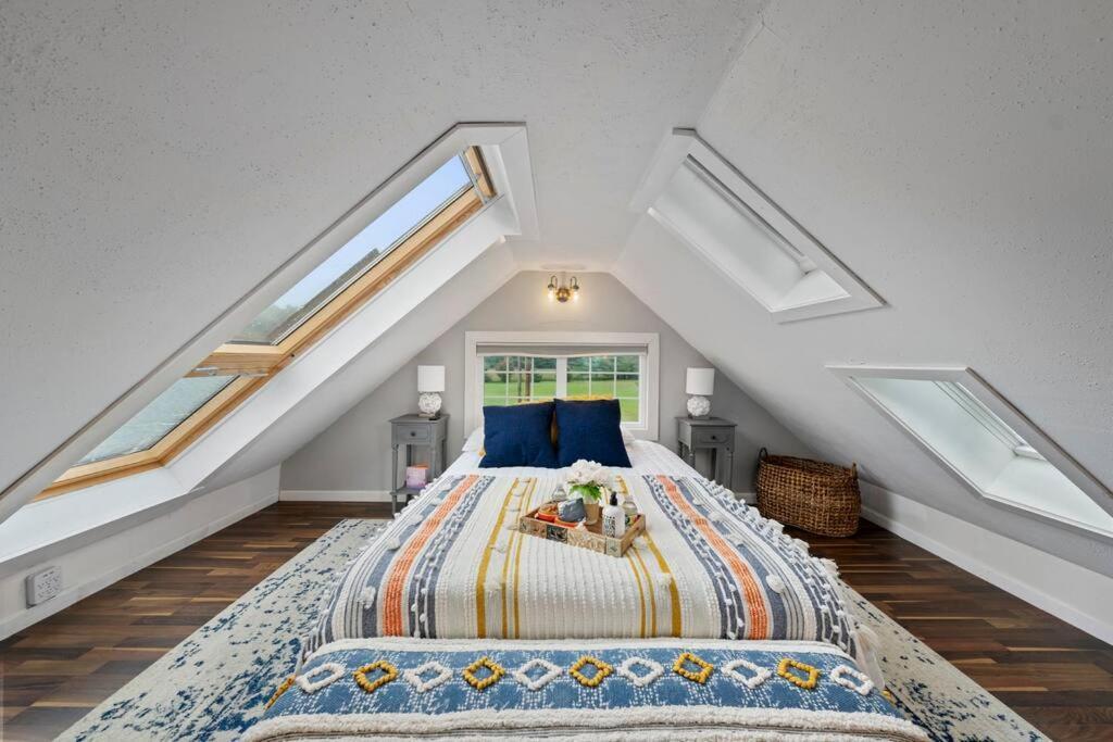 Charming Woodstock Skylight Retreat-10 Min To Loon Villa Exterior photo